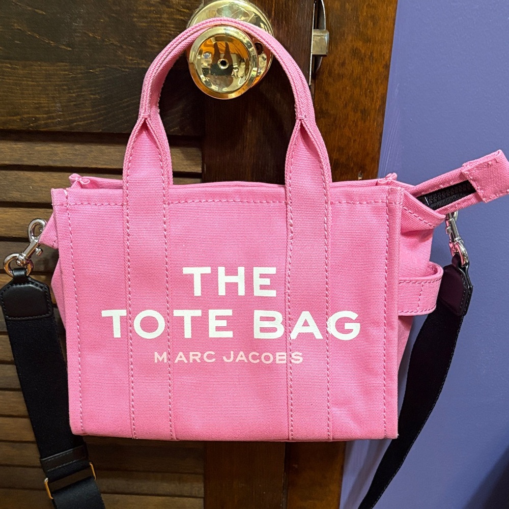 Marc Jacob’s pink small tote the tote bag